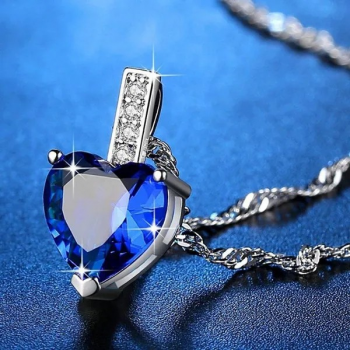 Trendige Damen-Edelsteinkette – Blauer Saphir-Herzanhänger